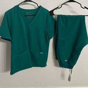 Figs Women’s Scrub Set